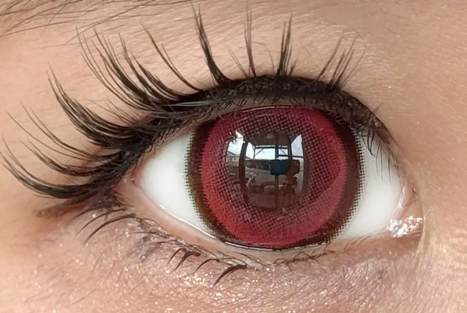 Honey Kiss 원데이 / 원먼스 15.0mm 츄룽캔디레드 렌즈착용 이미지