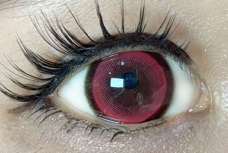 Honey Kiss 원데이 / 원먼스 15.0mm 츄룽캔디레드 렌즈착용이미지
