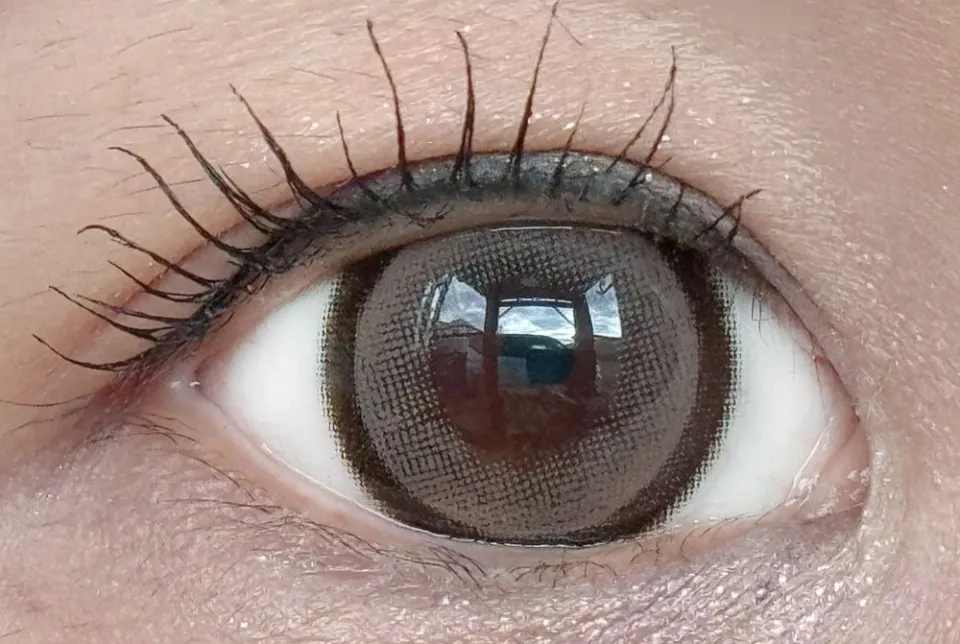 Honey Kiss 원데이 / 원먼스 15.0mm 츄룽캔디초코그레이 렌즈착용 이미지
