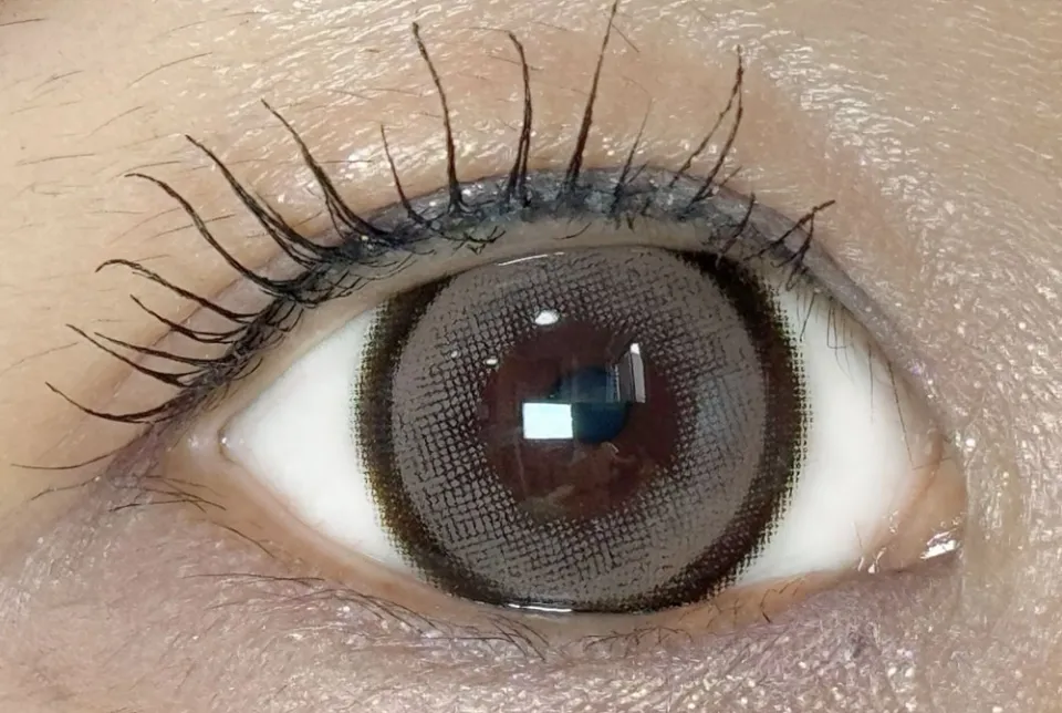 Honey Kiss 원데이 / 원먼스 15.0mm 츄룽캔디초코그레이 렌즈착용이미지