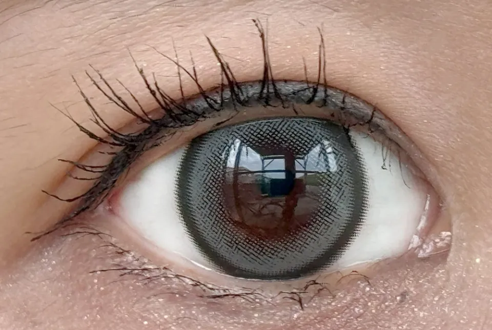 Honey Kiss 원데이 / 원먼스 14.5mm 츄룽캣그레이 렌즈착용 이미지
