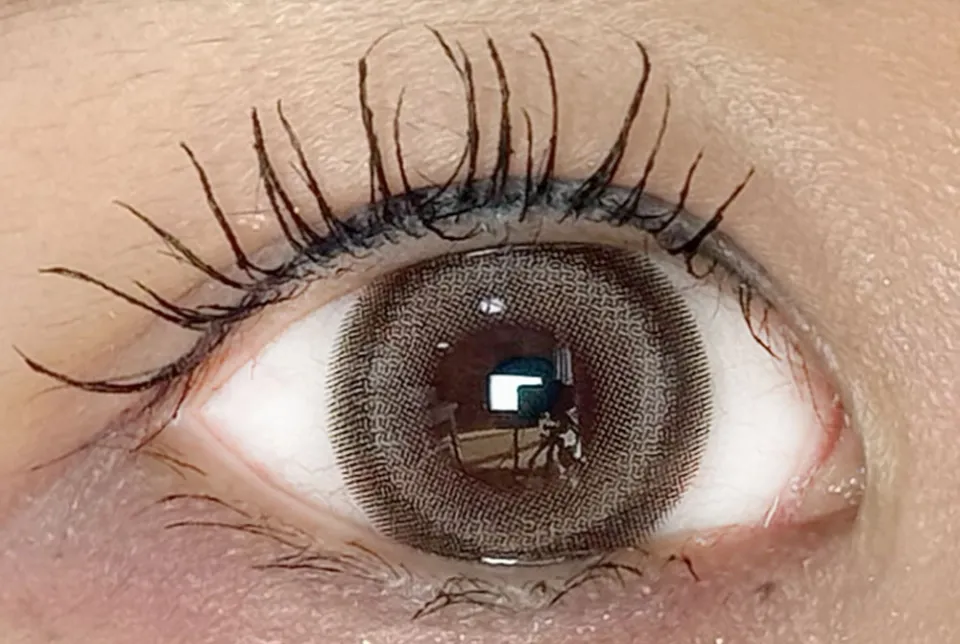 Honey Kiss 원데이 / 원먼스 15.0mm 츄룽캔디초코그레이 렌즈착용이미지