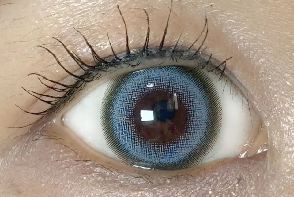 Honey Kiss 원데이 14.5mm 츄룽슈가블루 렌즈착용이미지