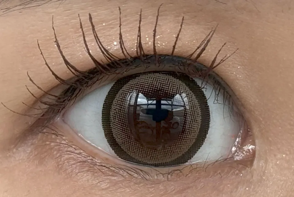 Honey Kiss 원데이 14.5mm 츄룽베이지 착용 이미지