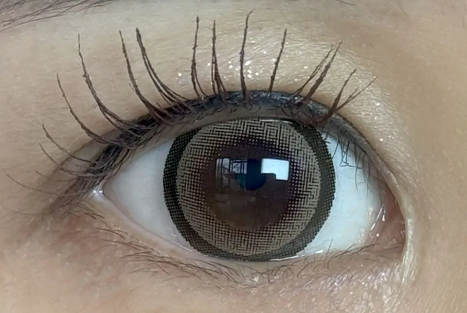 Honey Kiss 원데이 14.5mm 츄룽베이지 착용 이미지