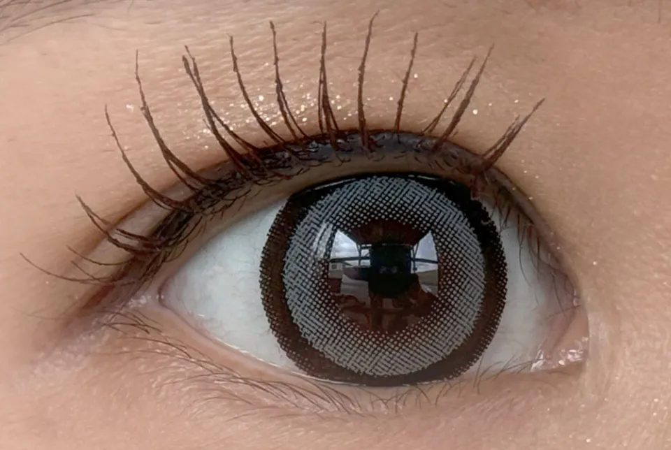Honey Kiss 원데이 14.5mm 츄룽팝그레이 착용 이미지