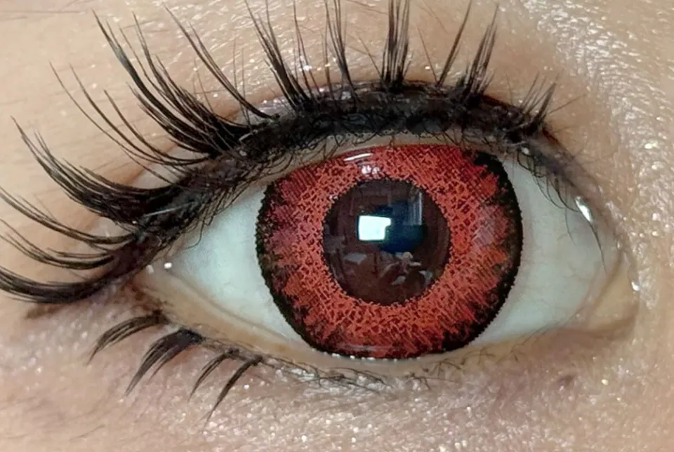 Teamo 티아모 원데이 고발색타입 14.2mm 플란메레드 렌즈착용이미지