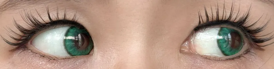 REFFiNE LiGHT 레피네라이트 1Day 루시엘에메랄드 렌즈착용 이미지