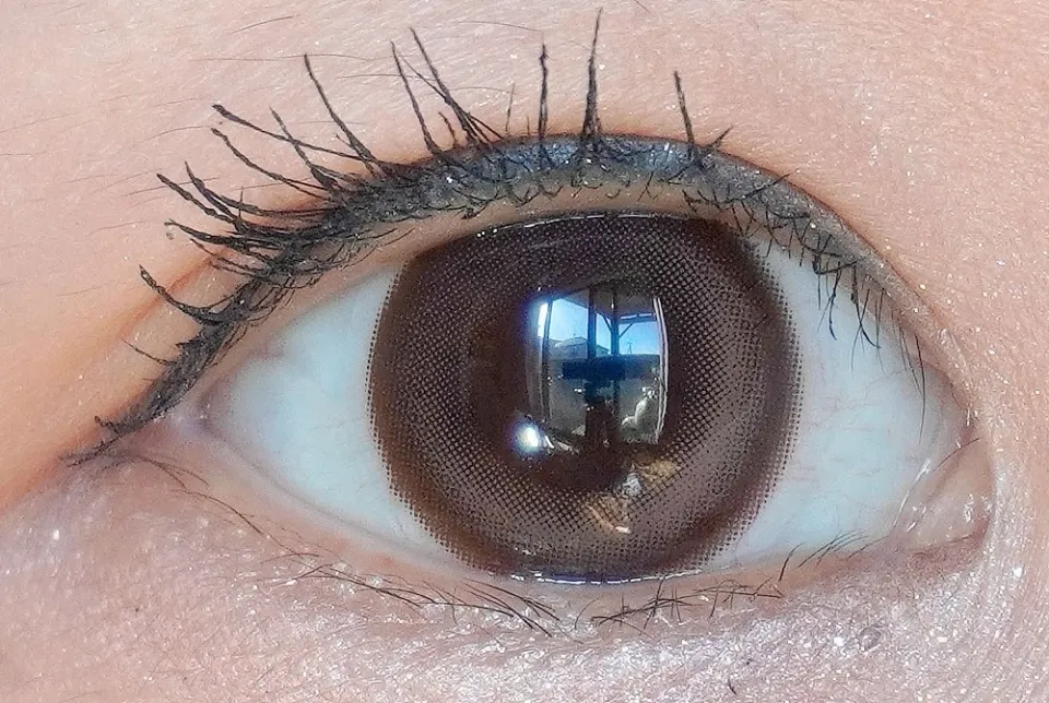 Flurry 플러리원데이 1day 워터라이트올리브 렌즈착용 이미지